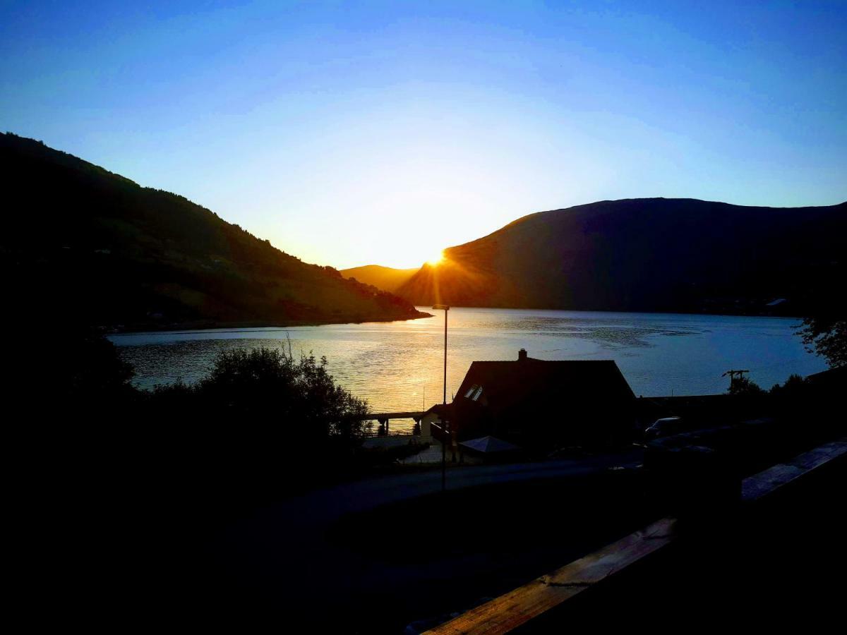 Panorama Fjord Olden Apartamento Exterior foto