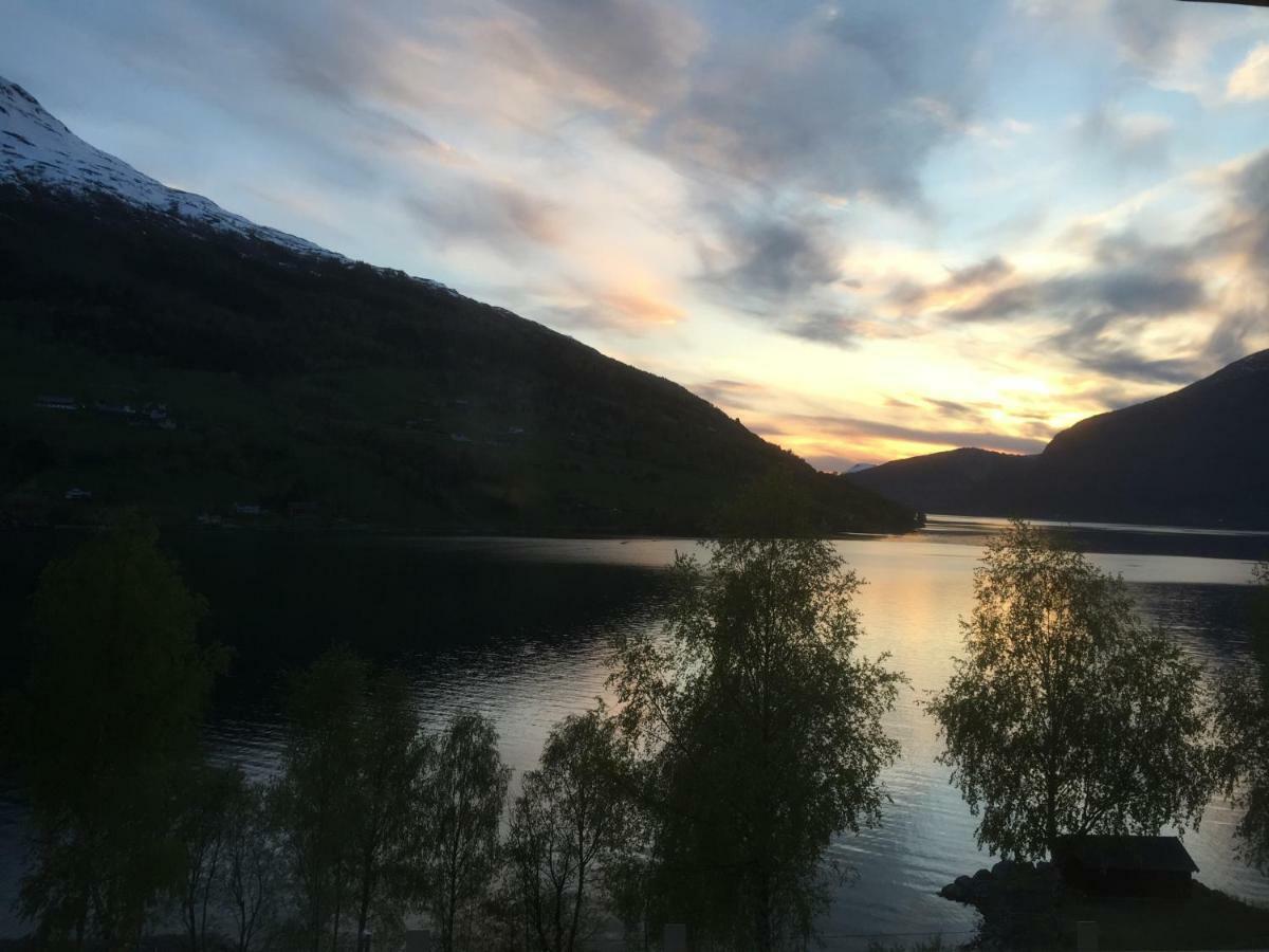 Panorama Fjord Olden Apartamento Exterior foto